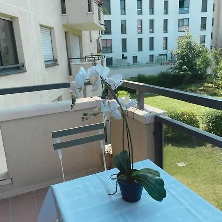 Acces Direct Aux Champs-elysees -metro 13 Аньер-сюр-Сен