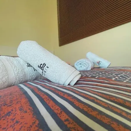 Acces Direct Aux Champs-elysees -metro 13 * Аньер-сюр-Сен