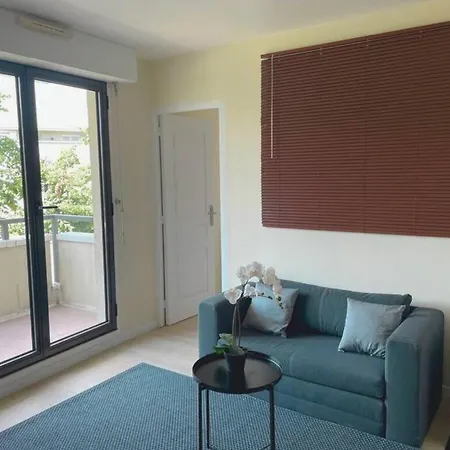 Acces Direct Aux Champs-elysees -metro 13 * Аньер-сюр-Сен