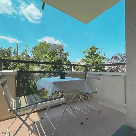 Acces Direct Aux Champs-elysees -metro 13 *